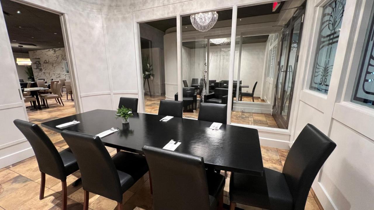 Hotel & Suites Le Dauphin 드럼먼드빌 외부 사진