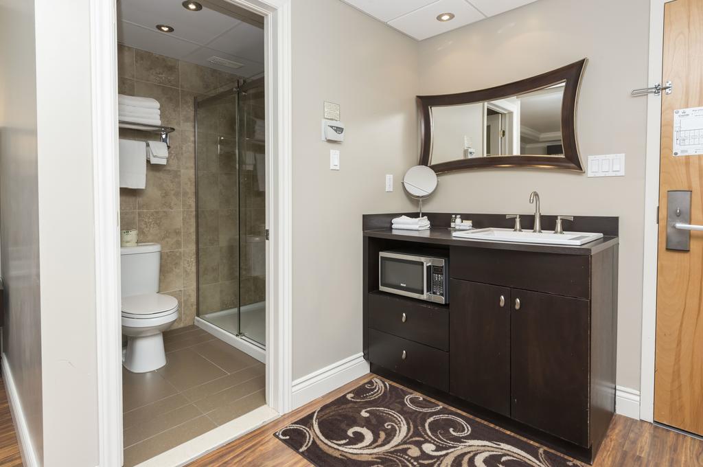 Hotel & Suites Le Dauphin 드럼먼드빌 외부 사진