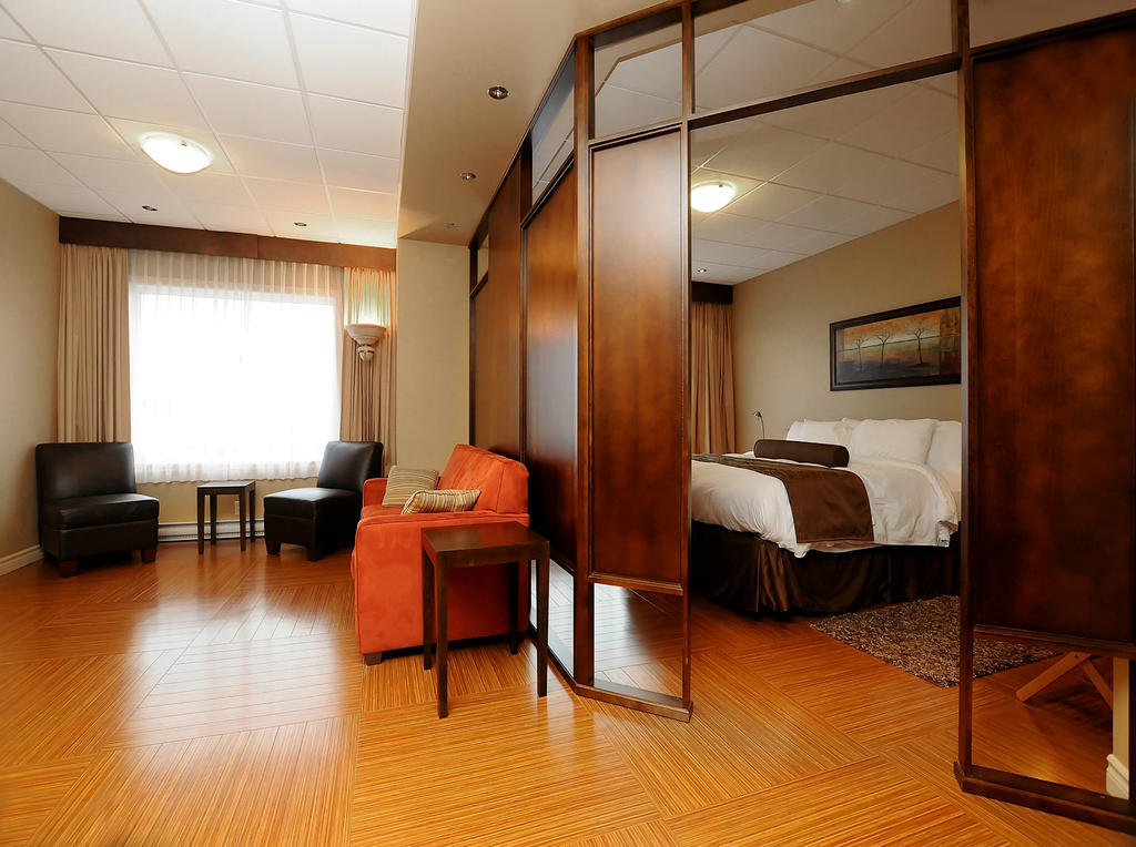 Hotel & Suites Le Dauphin 드럼먼드빌 외부 사진